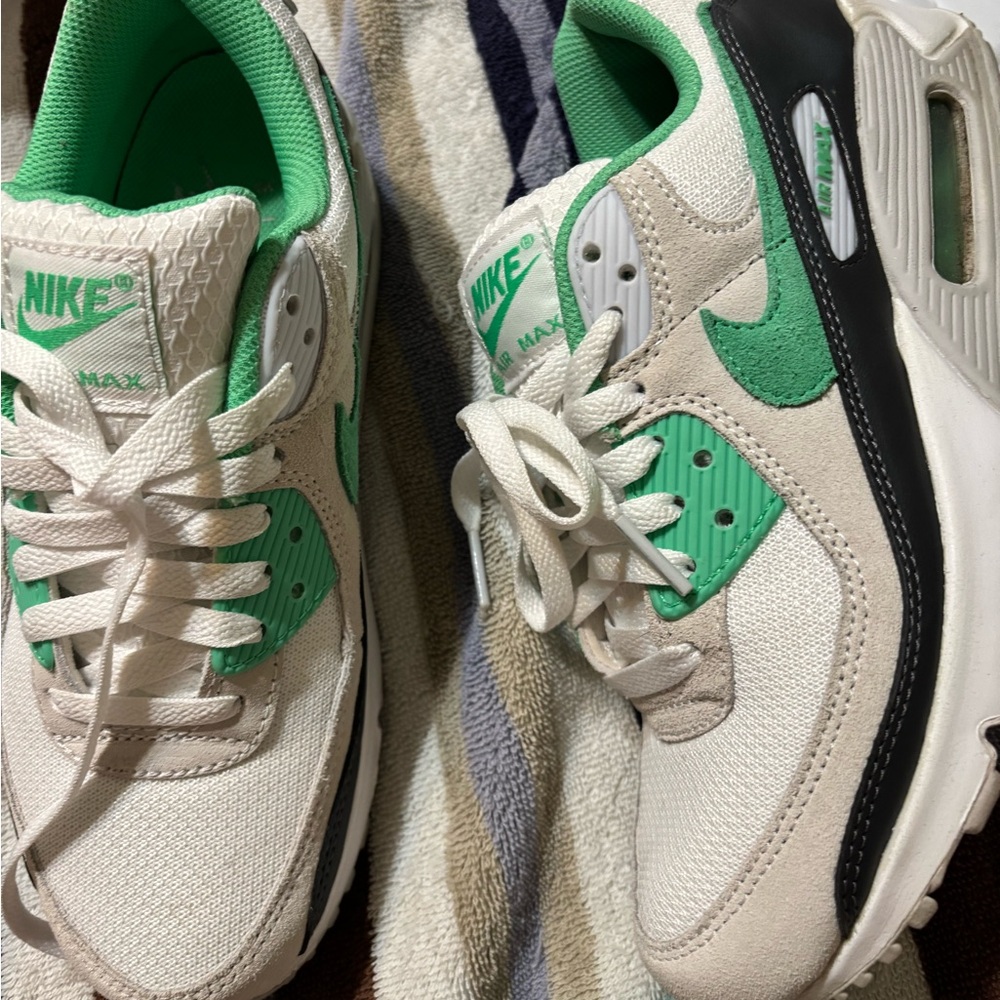 Men’s Nike Air Max Sneakers (equal to women’s size 8/8.5)